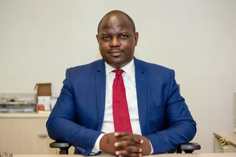 Luc Missidimbazi, Expert